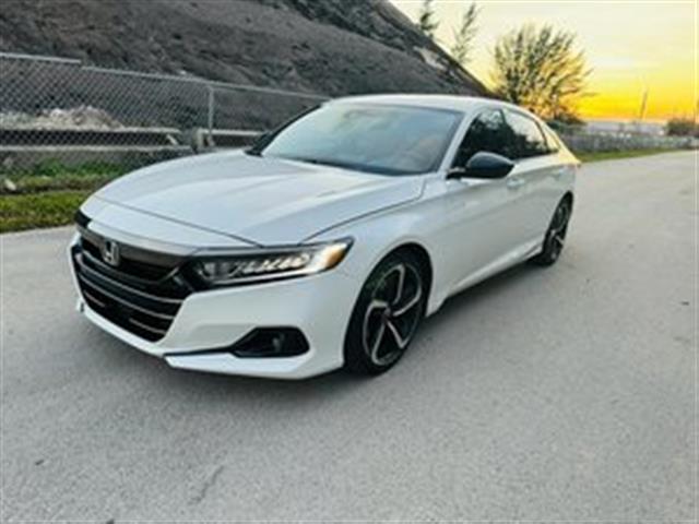 $2000 : Honda Accord LX Hatchback 2022 image 9