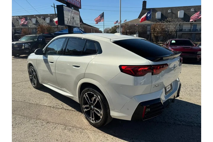 2025 BMW X2 xDrive28i image 6