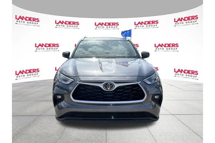 $42490 : Toyota Highlander 2024 LE 4d image 8
