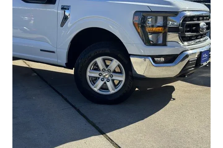 $38548 : Ford F-150 2023 4x4 XLT 4dr image 2