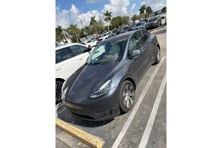 $21990 : Tesla Model Y 2023 AWD Long image 2