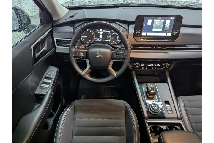 $24797 : Mitsubishi Outlander 2024 AW image 7