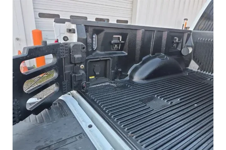 $39888 : Ford F-150 2023 4x4 XLT 4dr image 9