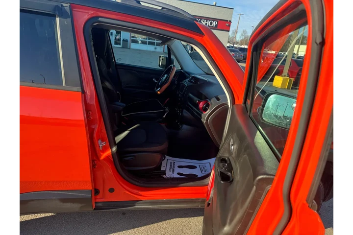 $7980 : 2015 Renegade 4WD 4dr Trailha image 8