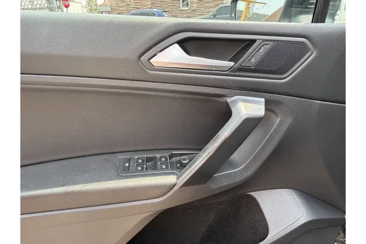 $18995 : 2021 Tiguan SE 4Motion image 9