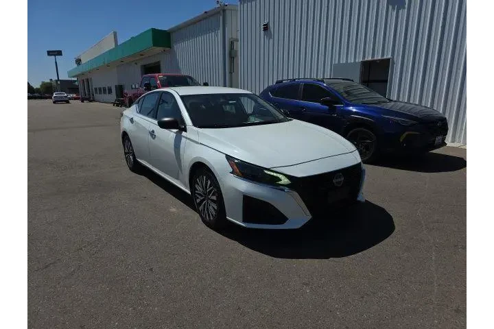 $20800 : Nissan Altima 2024 2.5 SV 4d image 1