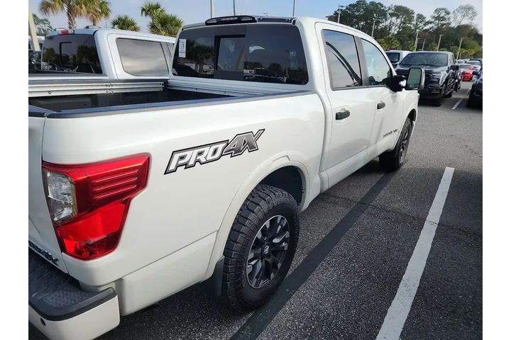 $29000 : Nissan Titan 2018 4x4 S 4dr image 4