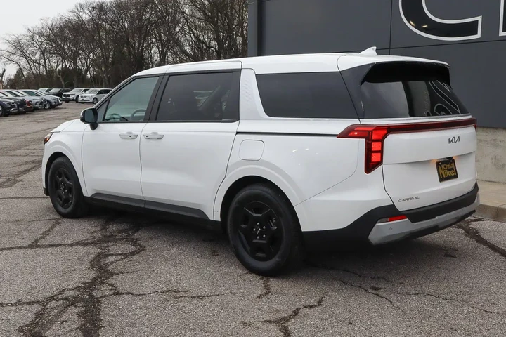 $34988 : 2025 Carnival LXS FWD image 6