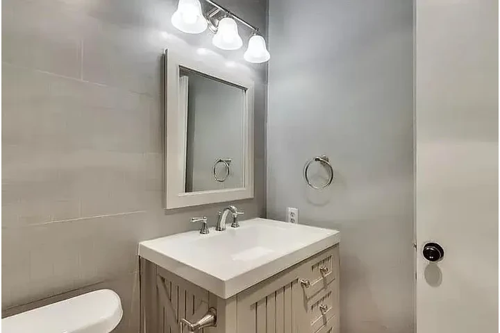 $900 : Beautiful hardwood floors home image 5