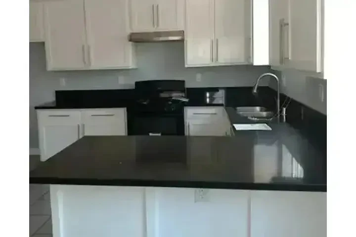 $3100 : LARGE 3 BEDROOM, APT. image 2