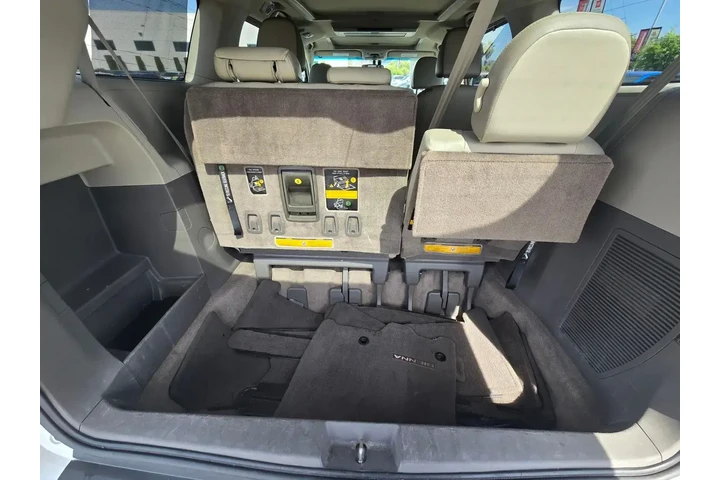$19588 : Toyota Sienna 2014 AWD XLE 7 image 10