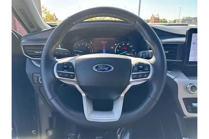 $31900 : Ford Explorer 2023 AWD XLT 4 image 6