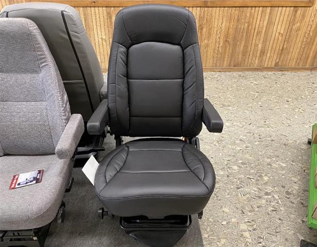 $600 : Truck seats image 5