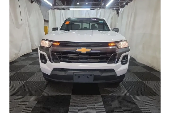 $29990 : Chevrolet Colorado 2024 4x2 image 2