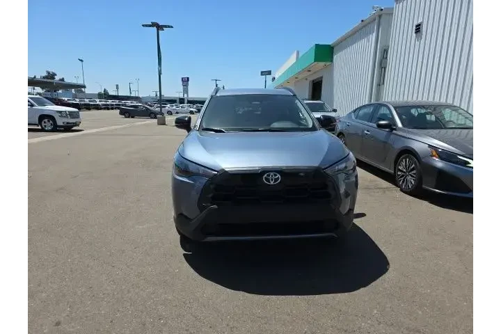 $32900 : Toyota Corolla Cross 2026 LE image 2