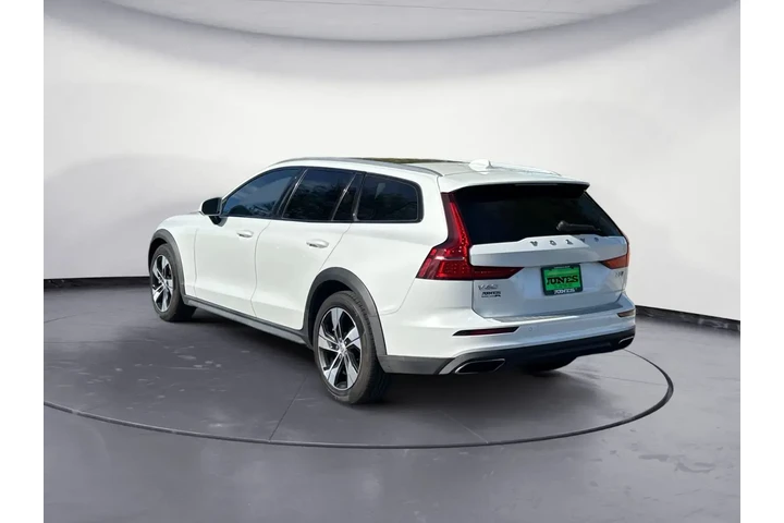 $24452 : Volvo V60 Cross Country 2021 image 3