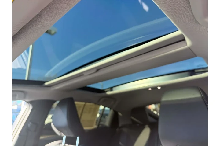 $32870 : Toyota Prius 2024 AWD Limite image 4