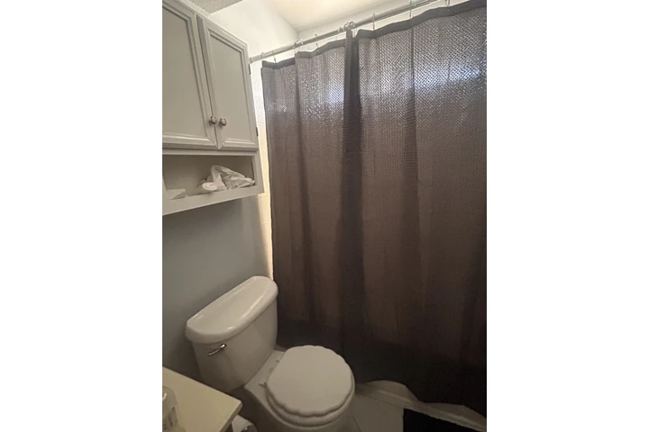 $850 : Se renta cuarto para mujer image 6