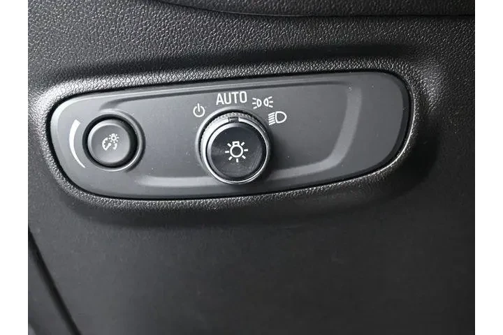 $14750 : Chevrolet Equinox 2020 LS 4d image 9