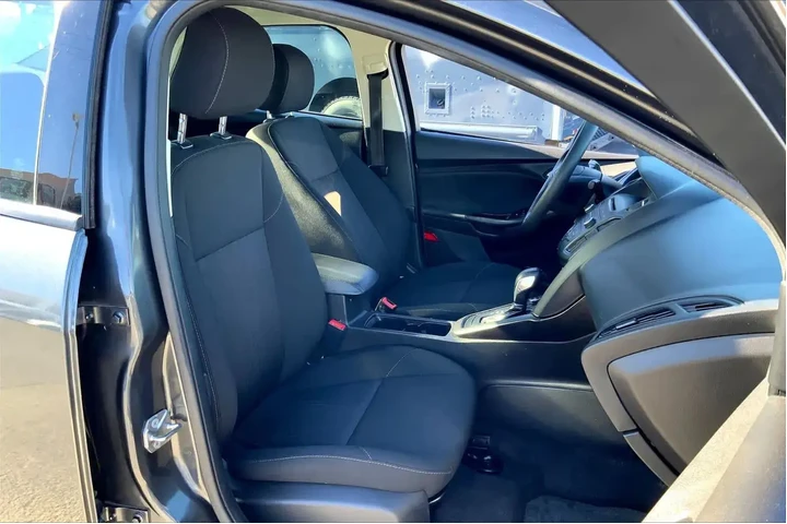 $9998 : Ford Focus 2017 SE 4dr Sedan image 8