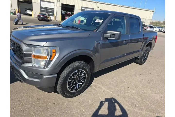 $31999 : Ford F-150 2022 4x4 XL 4dr S image 1