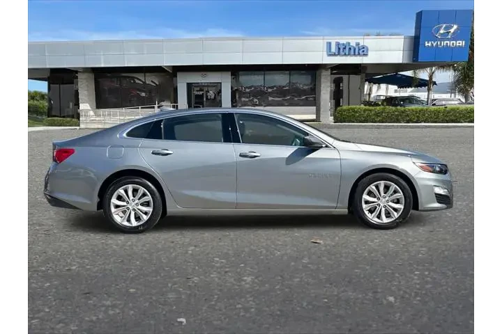 $19677 : Chevrolet Malibu 2025 LT 4dr image 9