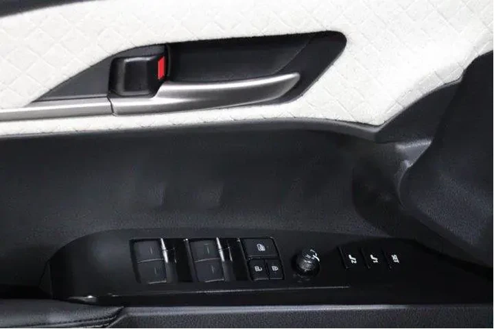 $39989 : Toyota Camry 2025 AWD XLE 4d image 7