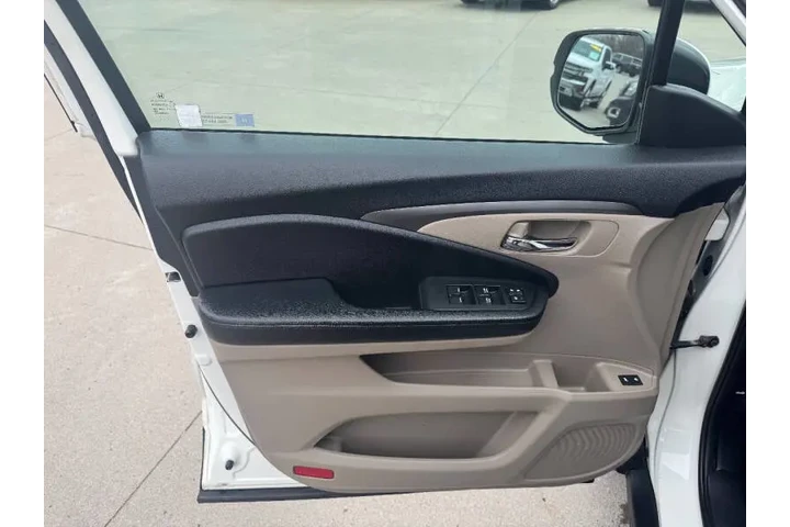 $14950 : 2017 Pilot EX-L image 8