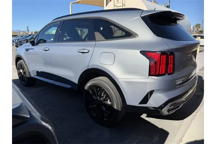 $28588 : Kia Sorento 2023 AWD SX 4dr image 2
