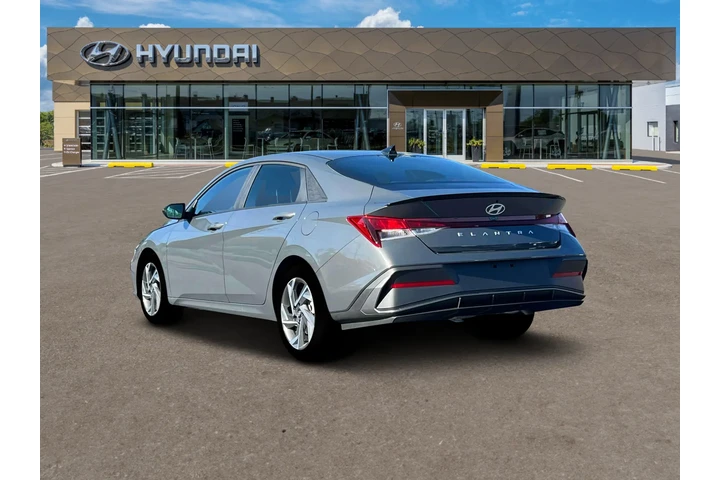$20051 : Hyundai ELANTRA 2025 SEL Spo image 5
