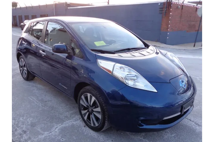 $5950 : 2017 LEAF SV image 3