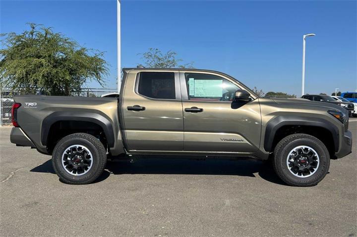 $46140 : New 2024 Tacoma TRD Off Road image 3