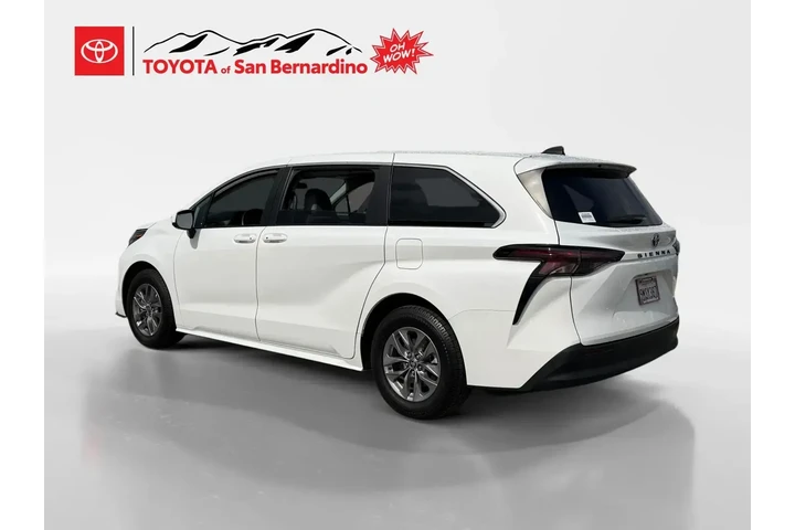 $39999 : Toyota Sienna 2023 LE 8-Pass image 3