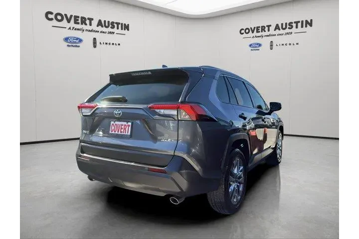 $26995 : Toyota RAV4 2021 XLE Premium image 5