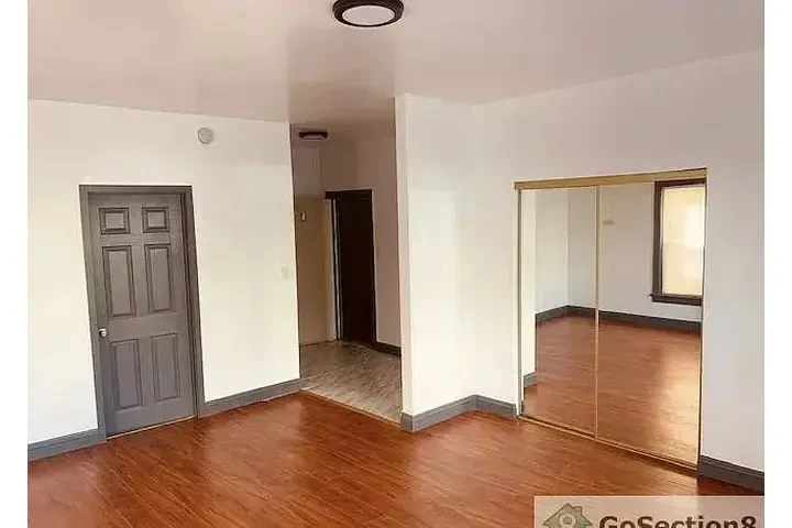 $1395 : L.A. SENCILLOS APTS. image 3