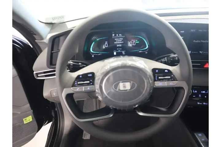 $21930 : Hyundai ELANTRA Hybrid 2025 image 9