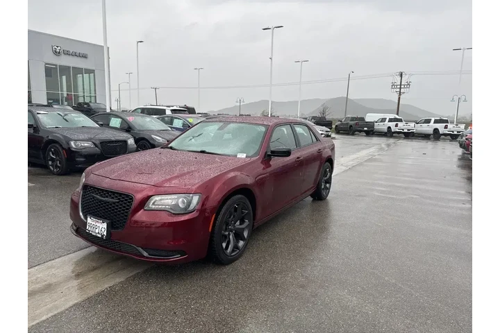 $29498 : Chrysler 300 2023 Touring 4d image 4