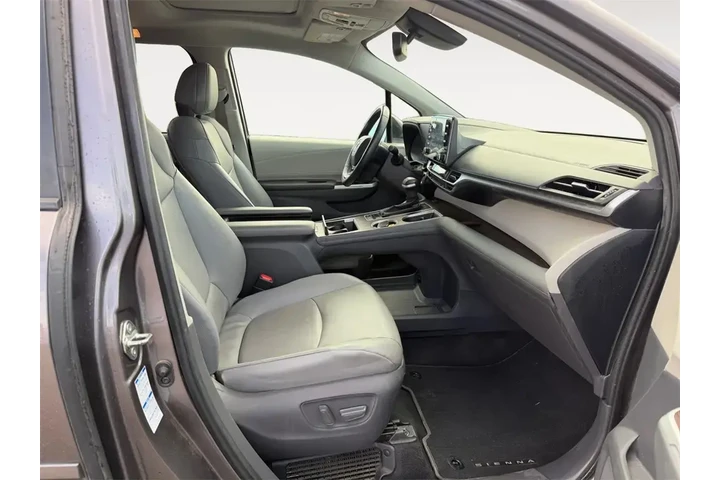$38500 : Toyota Sienna 2021 AWD XLE 7 image 3