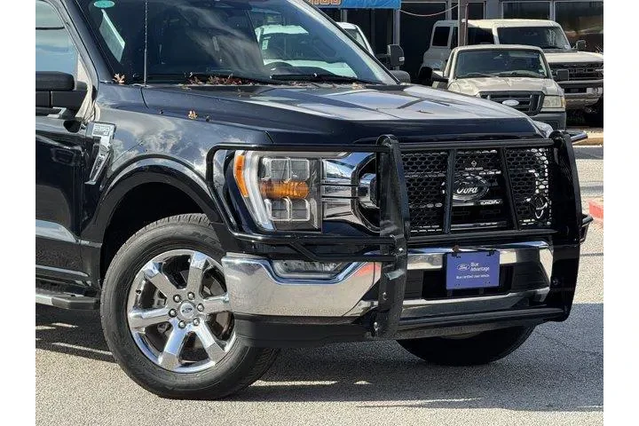 $38209 : Ford F-150 2023 4x4 XLT 4dr image 2