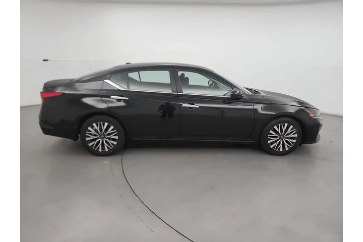 $19998 : Nissan Altima 2023 2.5 SV 4d image 4