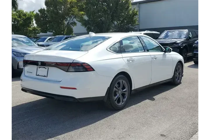 $20990 : Honda Accord 2023 EX 4dr Sed image 6