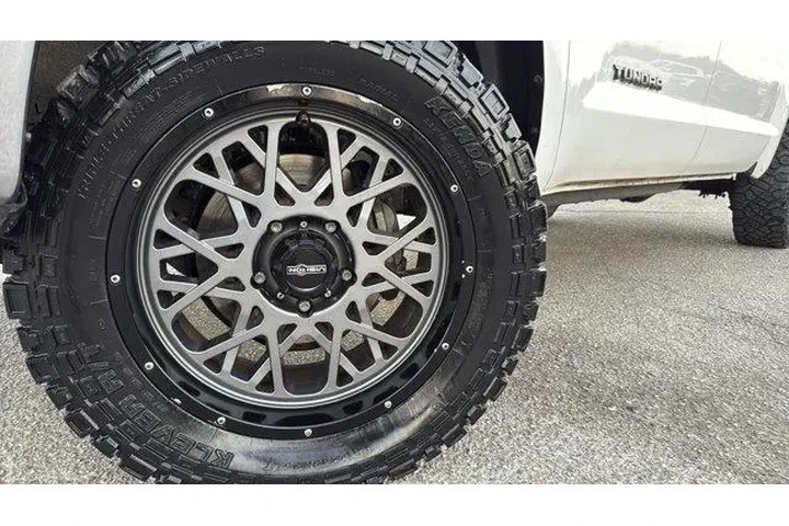 $32180 : Toyota Tundra 2019 4x4 SR5 4 image 9