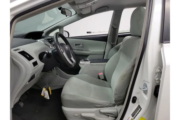 $12998 : Toyota Prius v 2014 Three 4d image 10