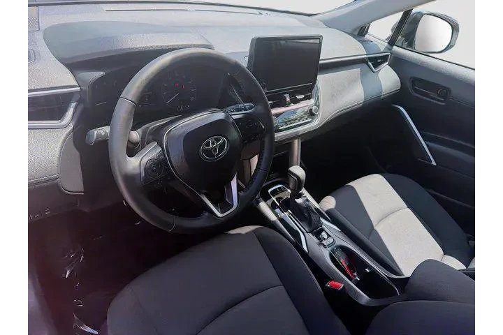 $23986 : Toyota Corolla Cross 2024 LE image 7