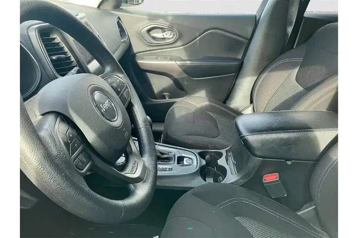 $16971 : Jeep Cherokee 2019 4x4 Latit image 5