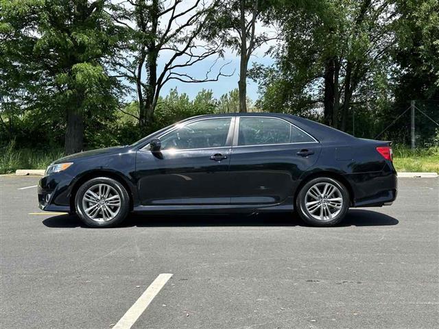 2014 Camry SE image 5