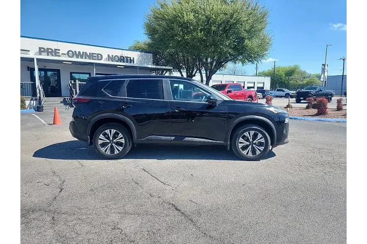 $17746 : Nissan Rogue 2023 SV 4dr Cro image 2