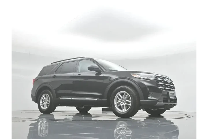 $39861 : Ford Explorer 2025 Active 4d image 3