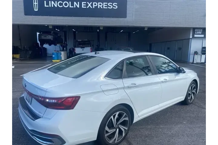 $24947 : Volkswagen Jetta 2025 SEL 4d image 6