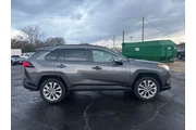 $33500 : Toyota RAV4 2024 AWD XLE Pre thumbnail